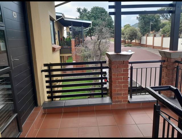 2 BEDROOM TOWNHOUSE FOR SALE IN GLENVISTA